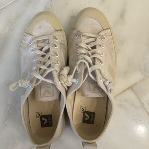 Veja Sneakers - White - Size 39